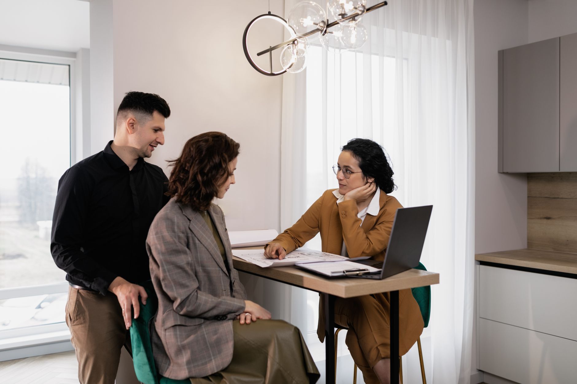 Asesoría legal inmobiliaria — VivaFeliz Propiedades