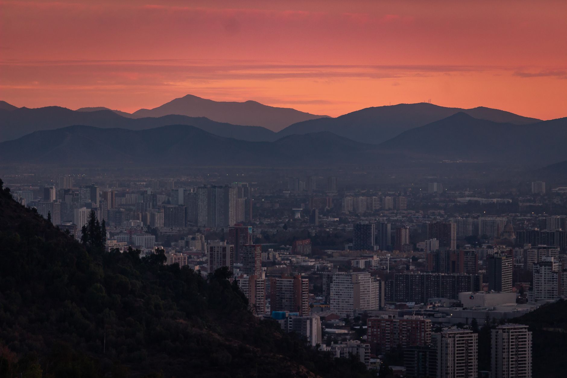 Vista de Santiago con la cordillera de los Andes